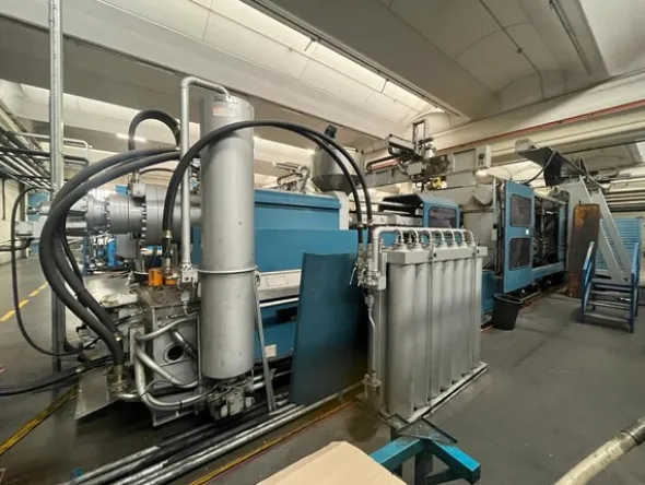 3#7965 Pressa a Iniezione Italtech MSH 1500 con Robot