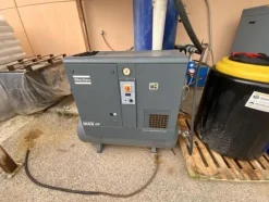 1#8636 Pressa a Iniezione per termoplastici NPM Dynamic 150 con accessori