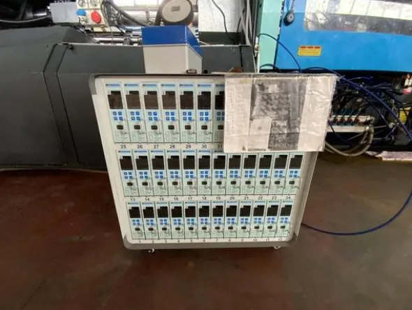 1#8636 Pressa a Iniezione per termoplastici NPM Dynamic 150 con accessori
