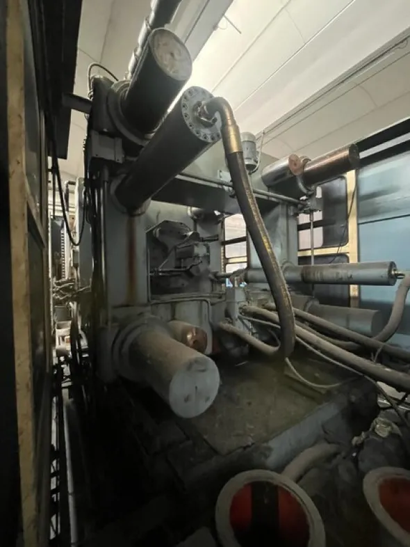 5#7965 Pressa a Iniezione Remu HMSY 2000 T con Robot