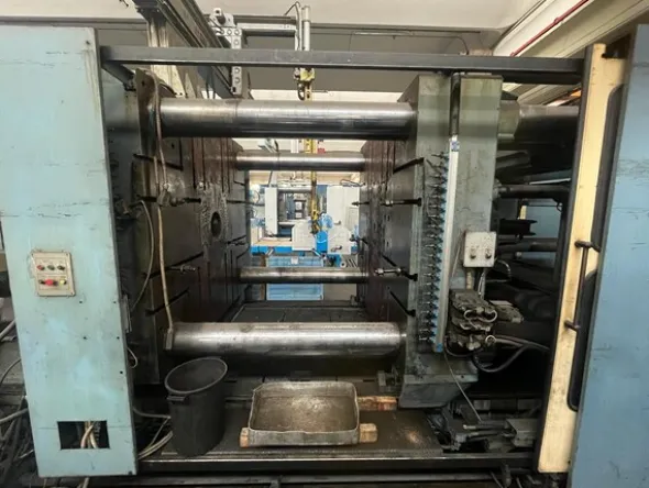 5#7965 Pressa a Iniezione Remu HMSY 2000 T con Robot