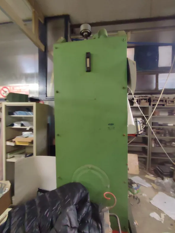 Pressa energo 600 tonn