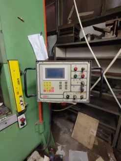 Pressa energo 600 tonn
