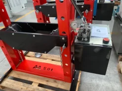 Pressa idraulica motorizzata P50MR