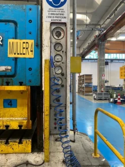 PRESSA IDRAULICA MULLER 315 TON Model ZE 315
