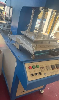 pressa idraulica per embossing