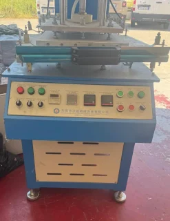 pressa idraulica per embossing