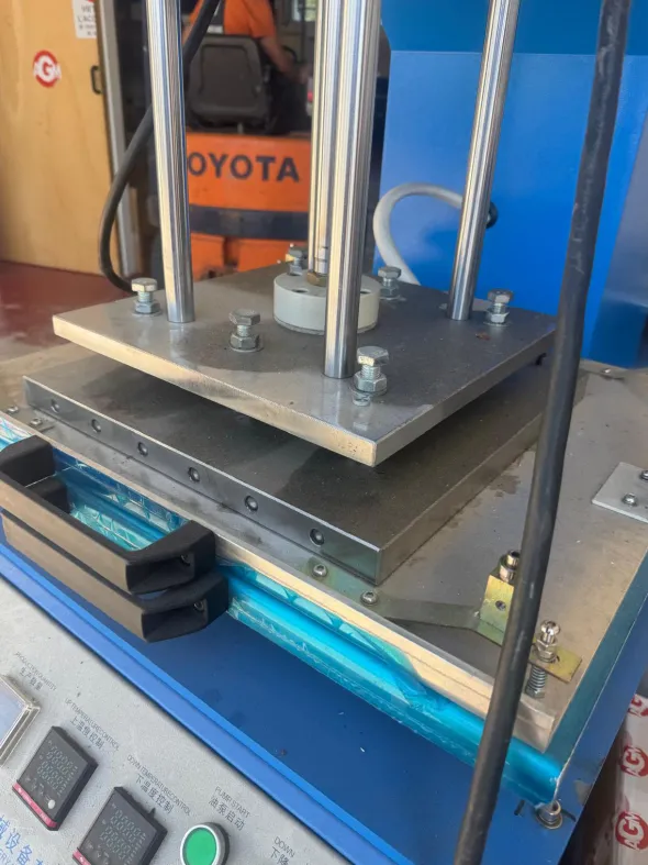 pressa idraulica per embossing