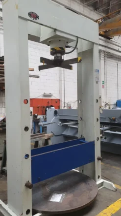 PRESSA MONOPISTONE MB 150 TON