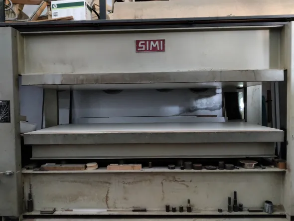 Pressa per impiallaciatura