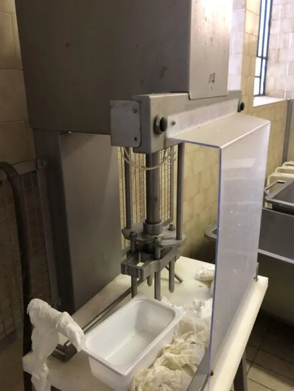82#8414 Pressa per stampi prosciutti
