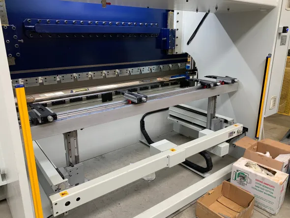 Pressa piegatrice AZIMUT 3100x135 TON come nuova