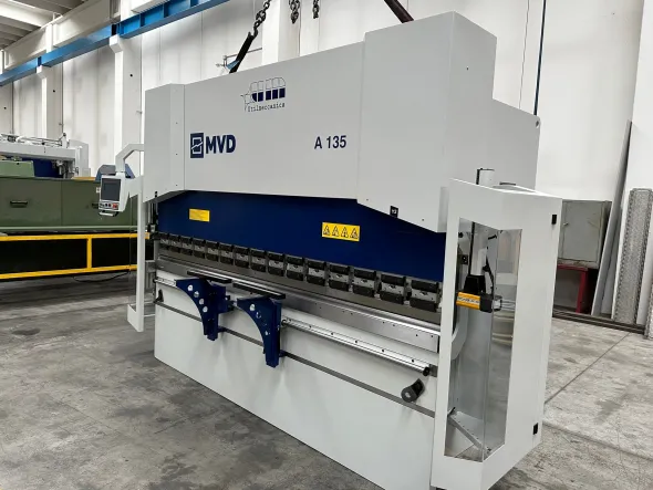 Pressa Piegatrice idraulica MVD 3100 X 135 Ton CNC