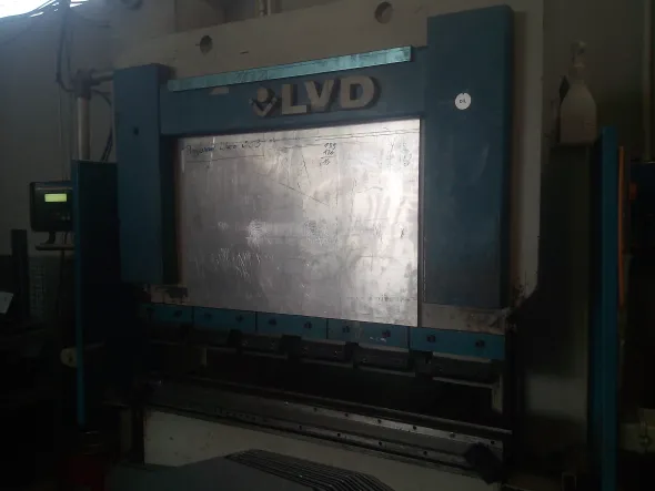 PRESSA PIEGATRICE MARCA LVD