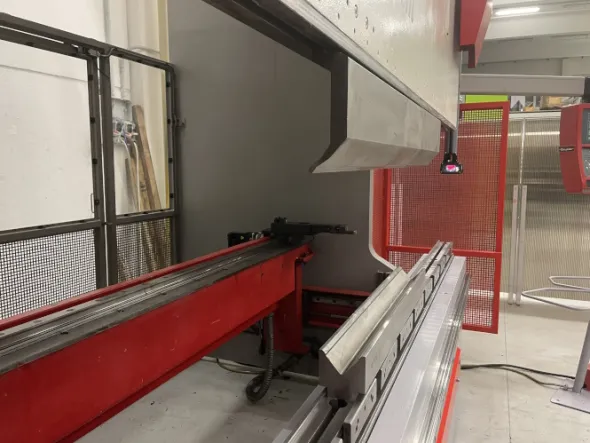 PRESSA PIEGATRICE USATA BEYELERPR 6