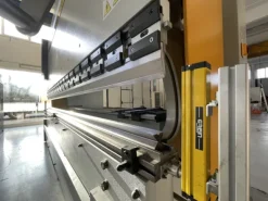 Pressa piegatrice usata WARCOM modello FUTURA 40-200