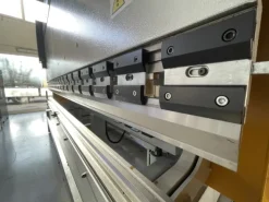 Pressa piegatrice usata WARCOM modello FUTURA 40-200