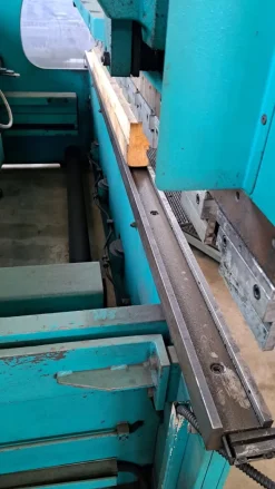 PRESSA PIEGATRICE WARCOM