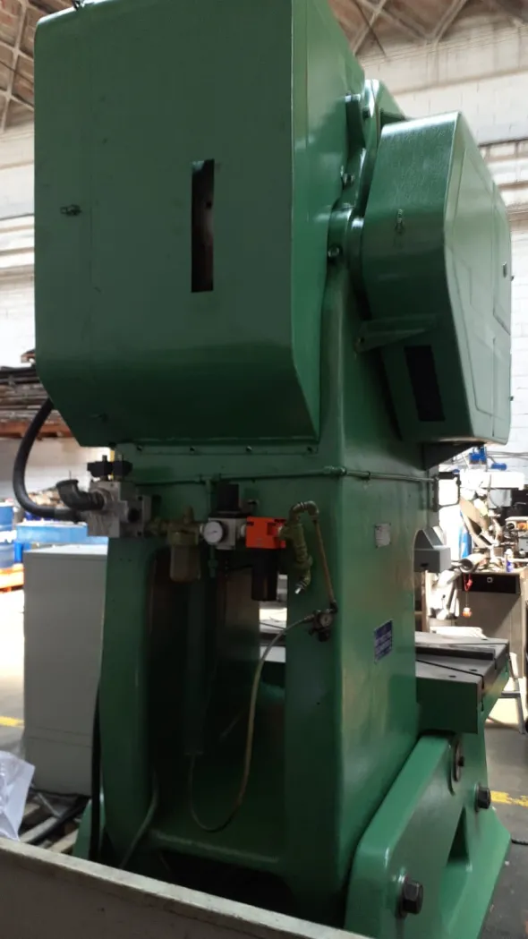 PRESSA RAIMONDI220 TON