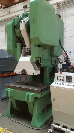 PRESSA RAIMONDI220 TON