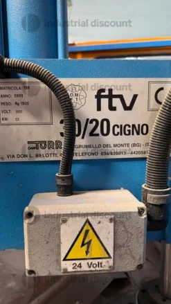 3#9856 Pressa Turra Cigno 30/20 ad iniezione verticale
