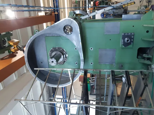 PRESSAVERTICALE VORONEZH K 8540 1000 TONNELLATE