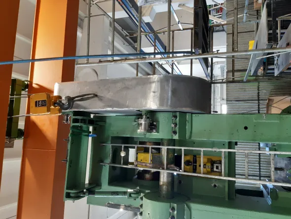 PRESSAVERTICALE VORONEZH K 8540 1000 TONNELLATE