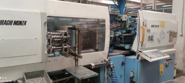 PRESSE IGNEZIONE PLASTICA BM 250