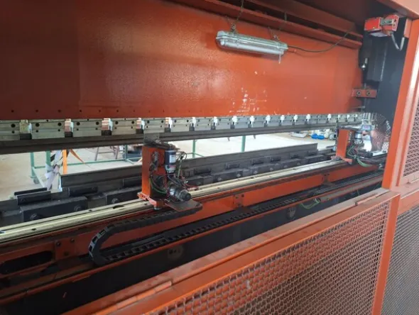 8#8413 Pressopiegatrice Schiavi 3000x280T