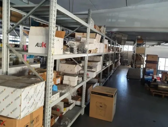 12#6433 Prodotti finiti per serramenti e serrature