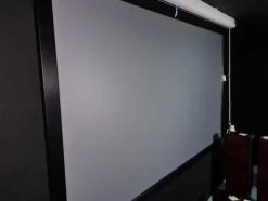 23#7255 Proiettore Sony e telo proiezione Skyfix