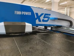 Punzonatrice a torretta FINN-POWER X5