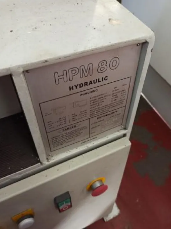 Punzonatrice idraulica ad incavo profondo mod.hpm 80