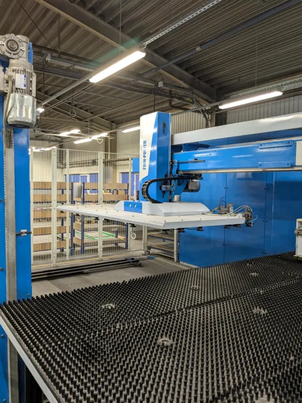 Punzonatrice laser FINN-POWER LP6