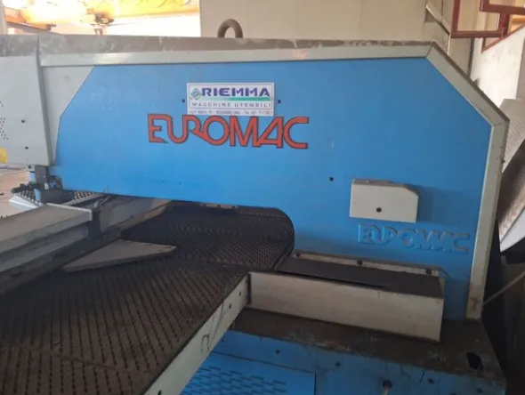 15#8413 Punzonatrice 1000x40 Ton. Mutitool