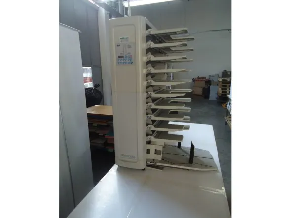 Raccoglitrice Uchida a 10 stazioni