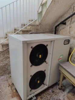 Refrigeratori e banchi frigo con compatibile centrale.