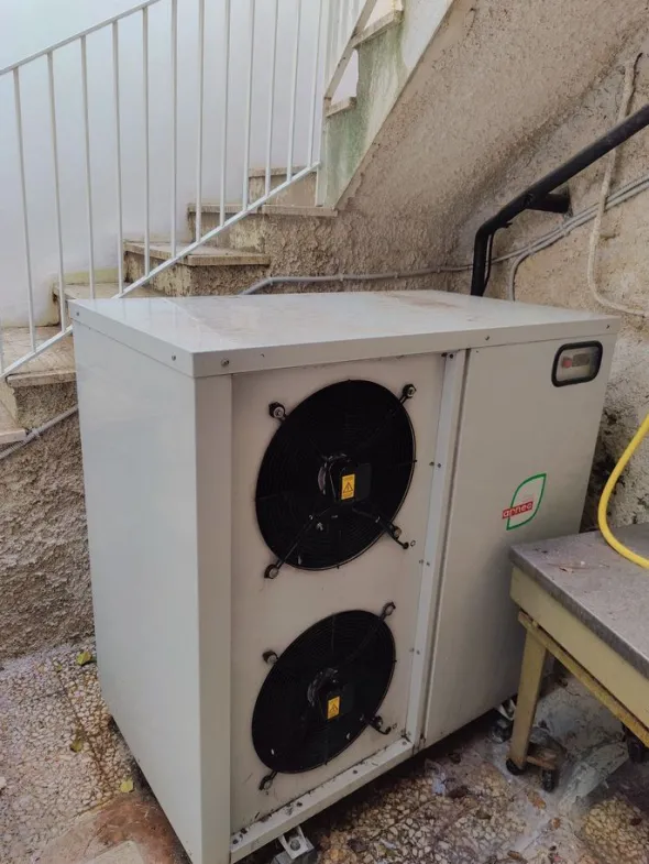 Refrigeratori e banchi frigo con compatibile centrale.