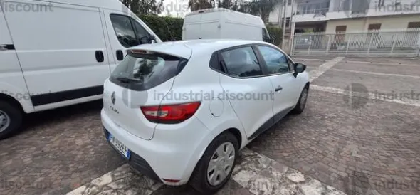 8#9332 Renault Clio