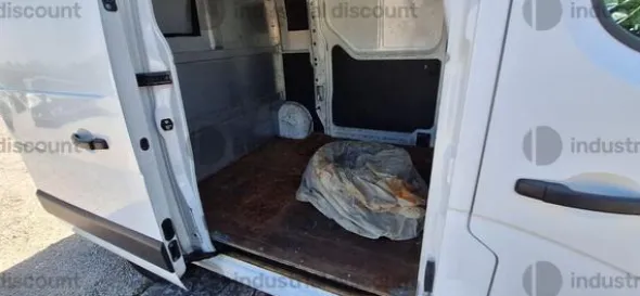 3#9332 Renault Master