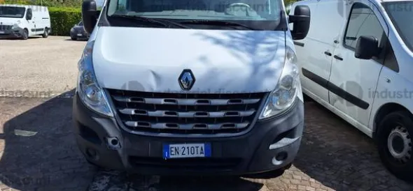 3#9332 Renault Master