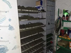 9#8861 Ricambi e attrezzature officina
