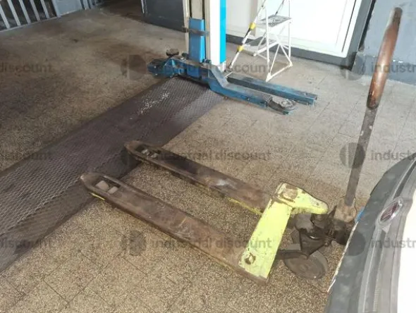 9#8861 Ricambi e attrezzature officina