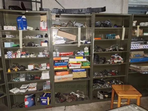 9#8861 Ricambi e attrezzature officina