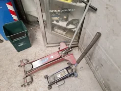 3#6900 Ricambie attrezzature per auto e ufficio
