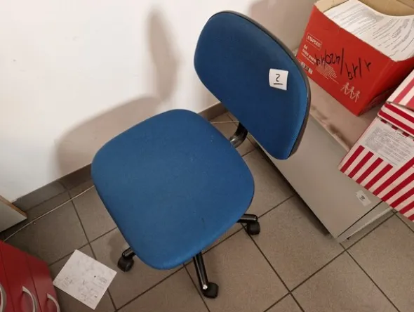 3#6900 Ricambie attrezzature per auto e ufficio