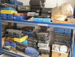 24#6268 Ricambi per auto e scaffalature