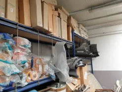 24#6268 Ricambi per auto e scaffalature