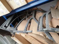 24#6268 Ricambi per auto e scaffalature