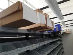24#6268 Ricambi per auto e scaffalature